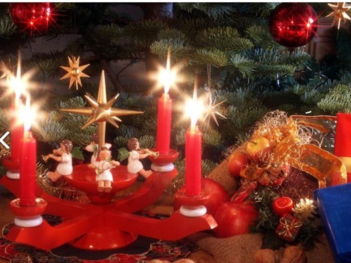 Adventsleuchter rot aus