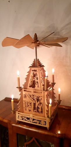 Weinachtspyramide erzgebirge - -,